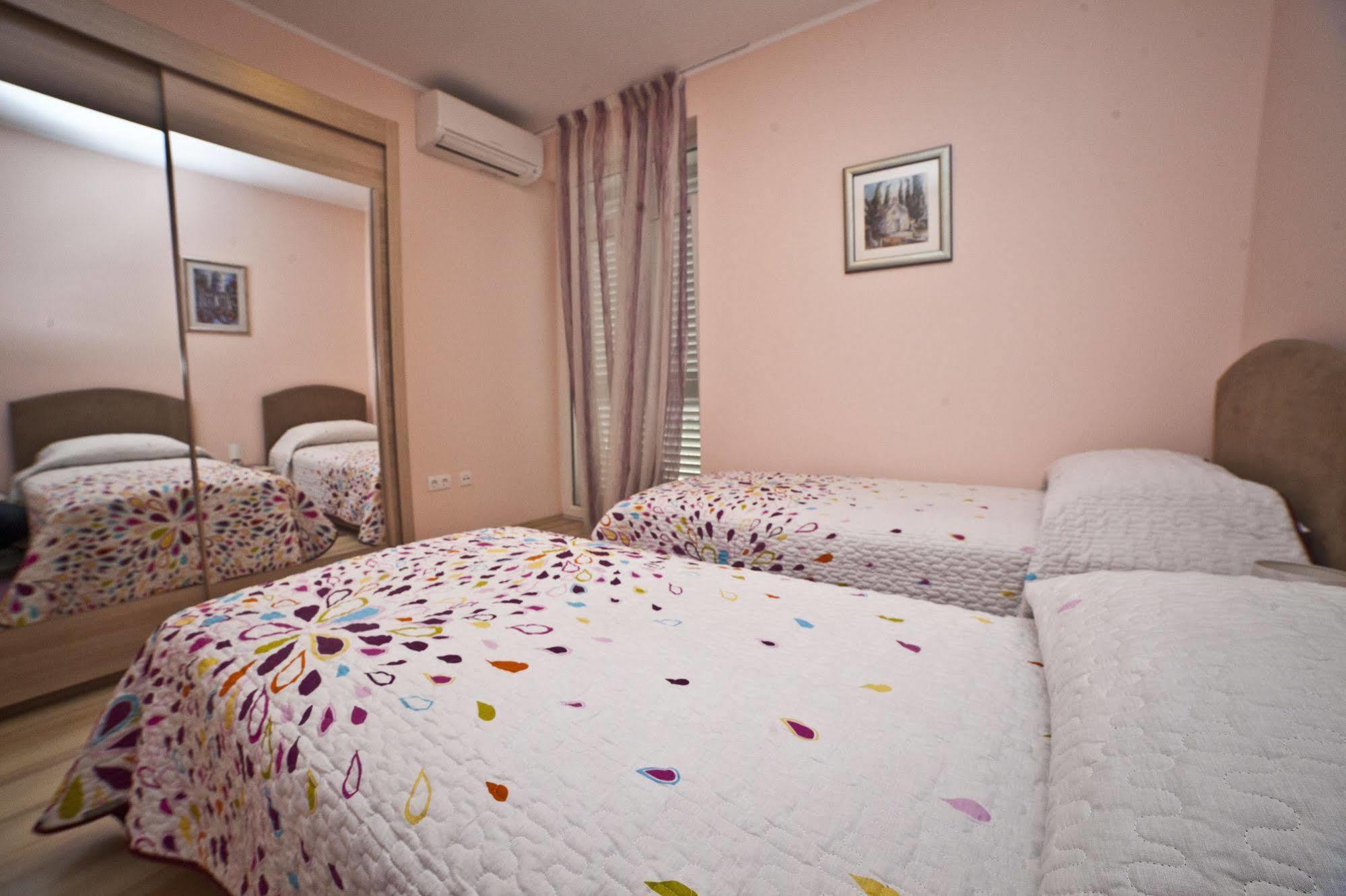 Split Apartments Peric Екстериор снимка
