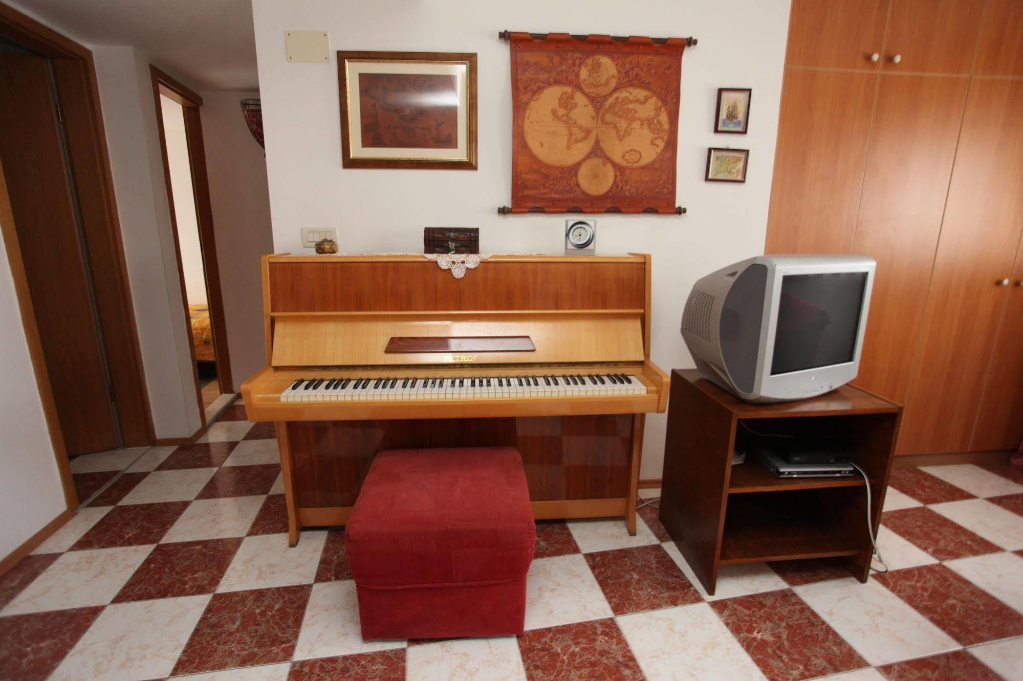 Split Apartments Peric Екстериор снимка